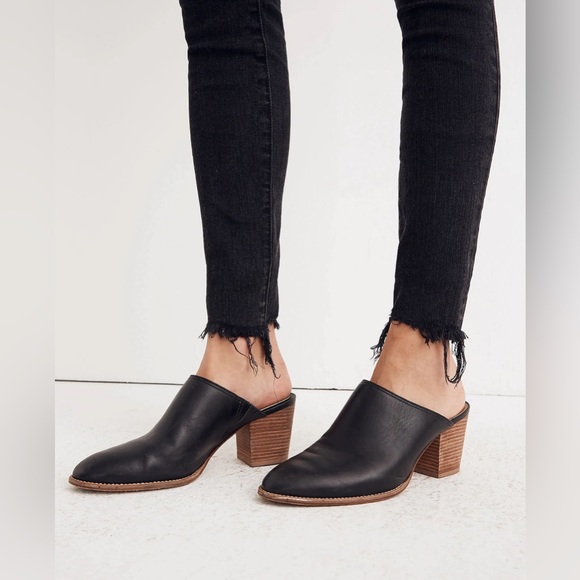 Madewell 9" Mid-Rise Skinny Jeans in Berkeley Black: Button-Through Edition - Picture 2 of 8